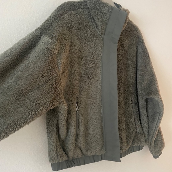 Vuori women's Cozy Sherpa Jacket Green Size Medium NWOT - Picture 3 of 14